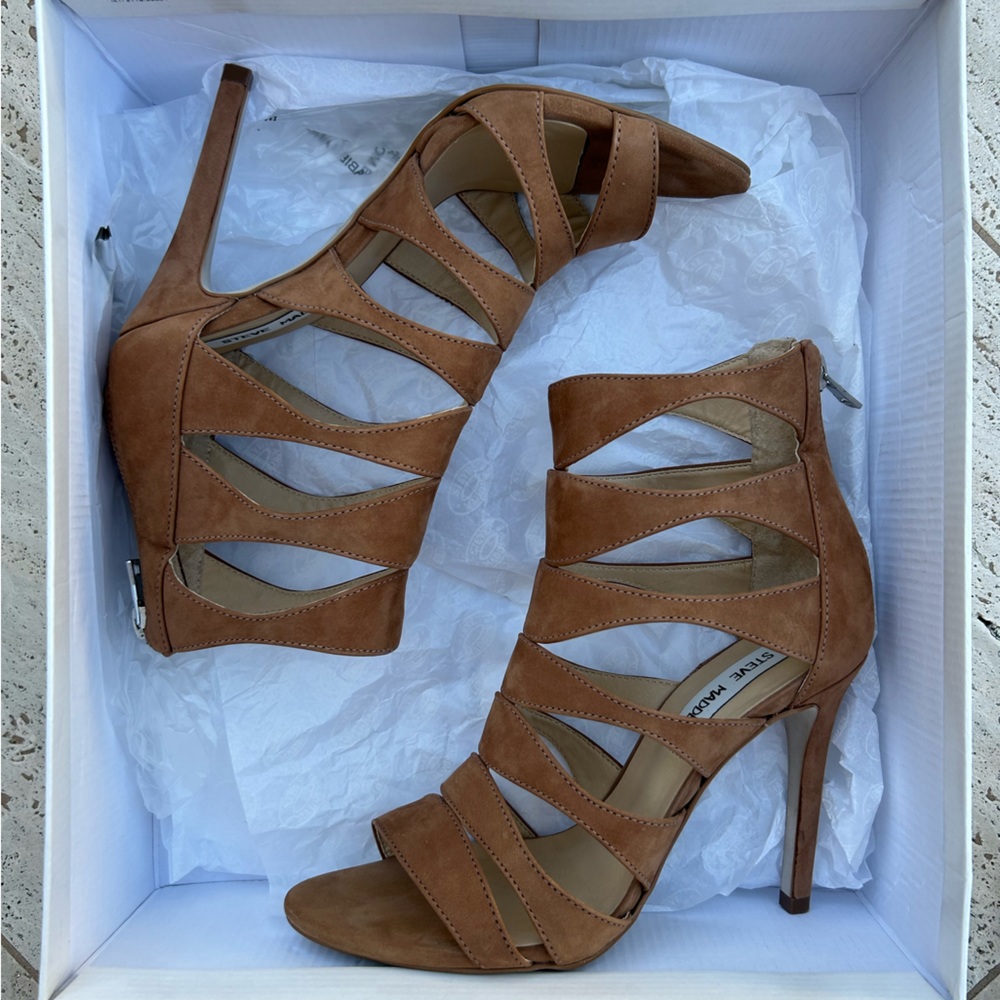 ✨NEW✨Steve Madden NUBUCK LEATHER Tan Cut-Out Heels